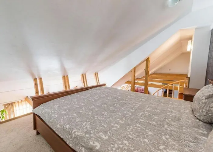 3 X Free Parking X Self Check-in